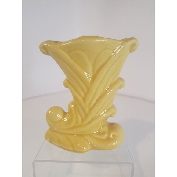 Vintage Shawnee Yellow Small Cornucopia Vase Horn Made USA 835 5" Tall x 4" Base - Picture 1 of 6